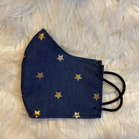 Woman’s Face Mask Cover with Filter Pockets - Picture 1 of 2